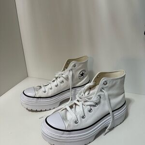 WOMEN'S CONVERSE CHUCK TAYLOR ALL STAR LUGGED HEEL SNEAKERS